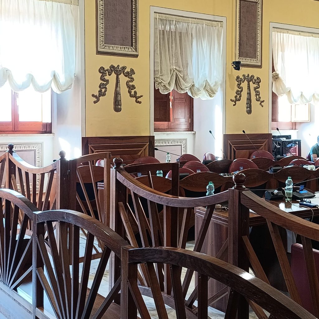 Terme Acque Albule, opposizioni lasciano l’aula: scontro in Consiglio sul bilancio
