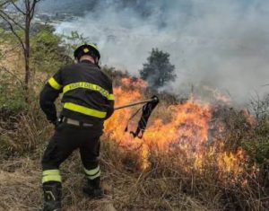 Campagna antincendio boschivo 2026: dal 15 giugno scattano i divieti per privati e aziende